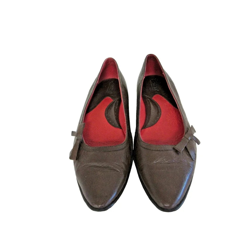 BORN Women's Dark Brown 7M Pointed Toe Comfort Flats